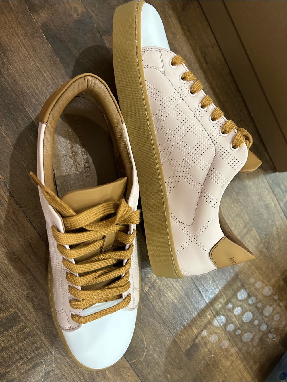 NEW IN BOX - Burberry leather sneakers size 9.5 (40.5) - Picture 6 of 10